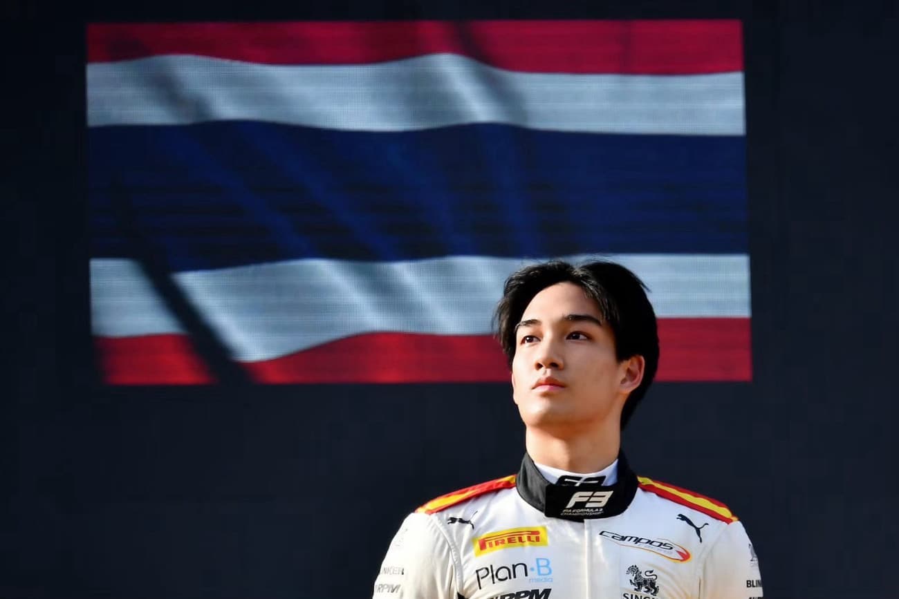 ที่สุดแห่งความภาคภูมิใจกับ “เต๊อะ วุฒิกร อินทรภูวศักดิ์” ได้รับถ้วยพระราชทาน The King Trophy 2025 พร้อม “เติ้น ทัศนพล อินทรภูวศักดิ์” รับรางวัล