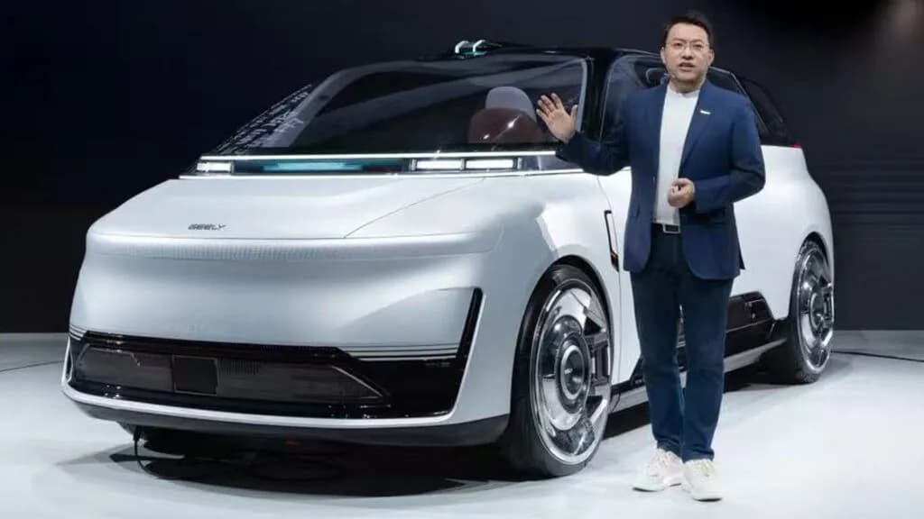Geely เปิดตัว EVA Cab โรโบแท็กซี่ไร้พวงมาลัยคันแรกของจีน เตรียมวิ่งจริงปีหน้า ท้าชน Tesla Cybercab