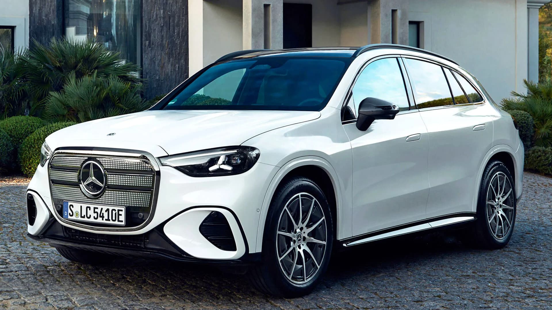 Mercedes-Benz เสริมทัพรถยนต์ไฟฟ้า ส่งรุ่นย่อยใหม่ลุยตลาดอัพระดับความคุ้มค่าด้วยค่าตัวที่เข้าถึงง่ายขึ้น