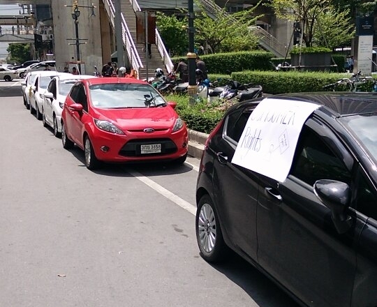 ประมวลลูกค้าประท้วงจี้ฟอร์ดหน้าออฟฟิศ เร่งสางปัญหาเรื่องเกียร์