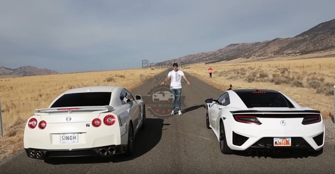 Acura NSX ปะทะ Nissan GT-R ในศึกทางตรง