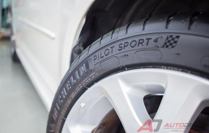 MICHELIN PILOT SPORT 4 ... สปอร์ตมั่นใจ พกดีกรีสนามแข่ง