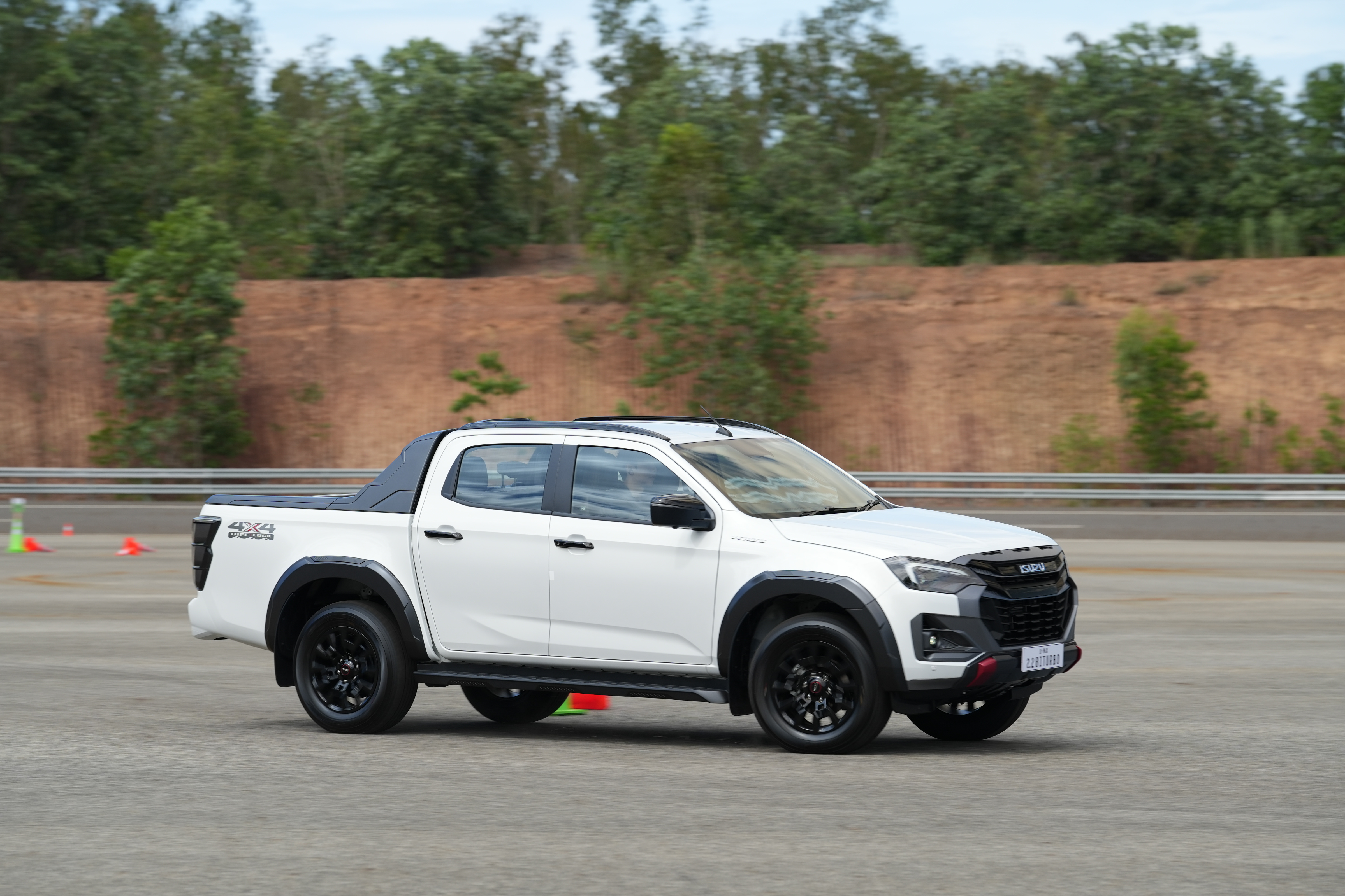 ครั้งแรกในโลก อีซูซุ ขุมพลังใหม่  ISUZU 2.2 Ddi MAXFORCE Biturbo รองรับไบโอดีเซล B20 ทั้งใน D-MAX และ MU-X ใหม่